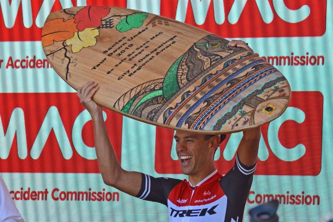Richie Porte holds aloft his one-of-a-kind Santos Tour Down Under Stage 6 trophy (Photo: Watts Capture)