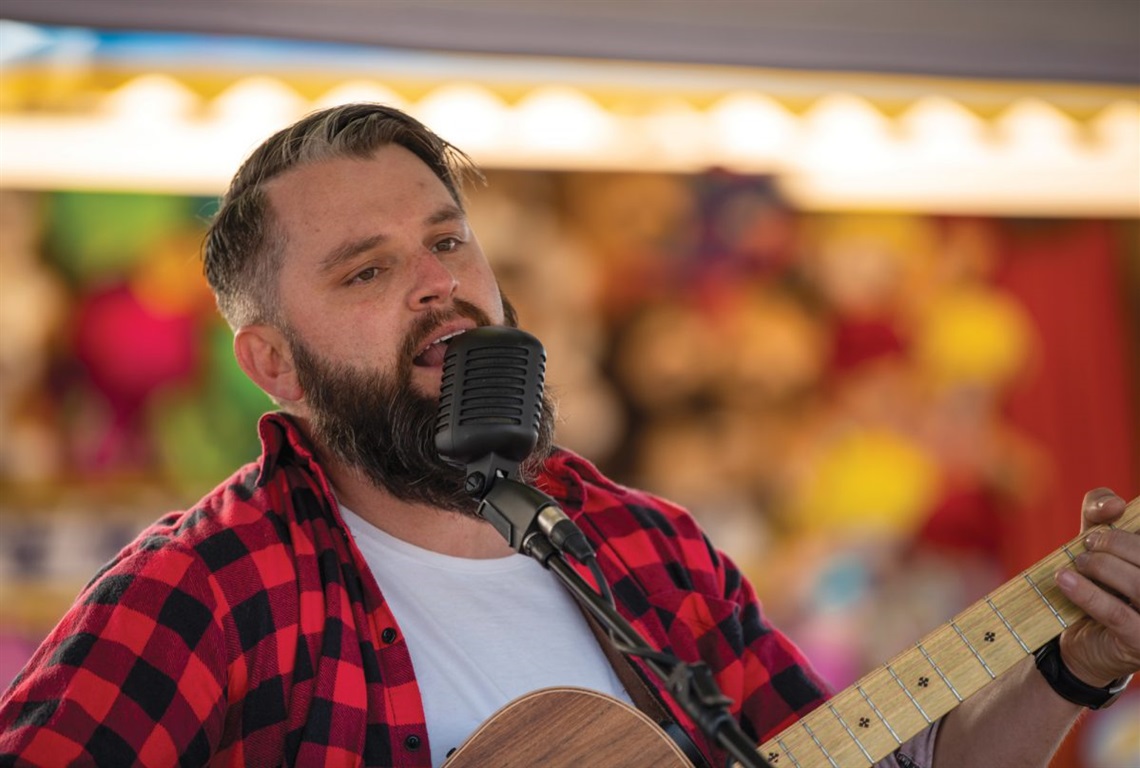 David Hull entertains at Seaford’s Food Truck Carnivale