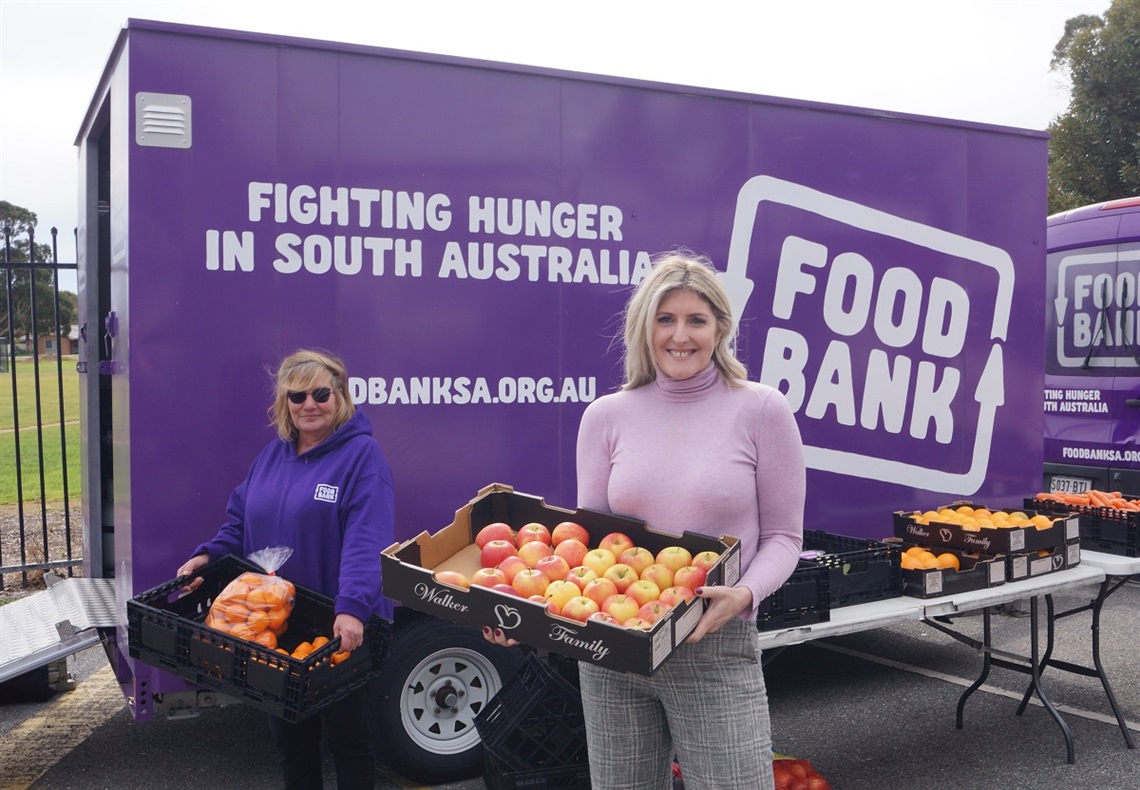 Scenes from the Mobile Food Hub at Aldinga Community Centre feat. City of Onkaparinga Mayor Erin Thompson and Foodbank SA Customer Development Manager, Leanne Malek.