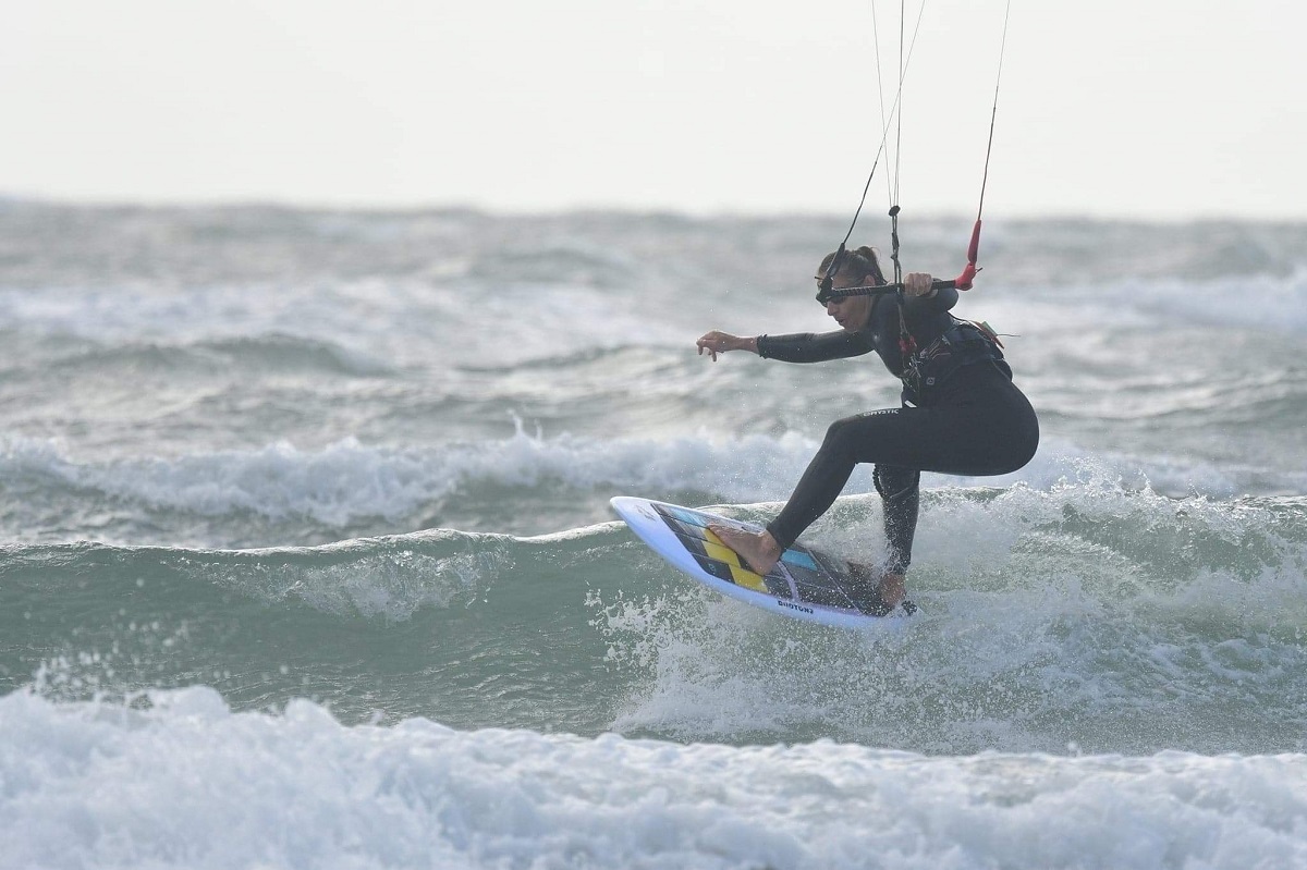 Roxy Logereau kitesurfing