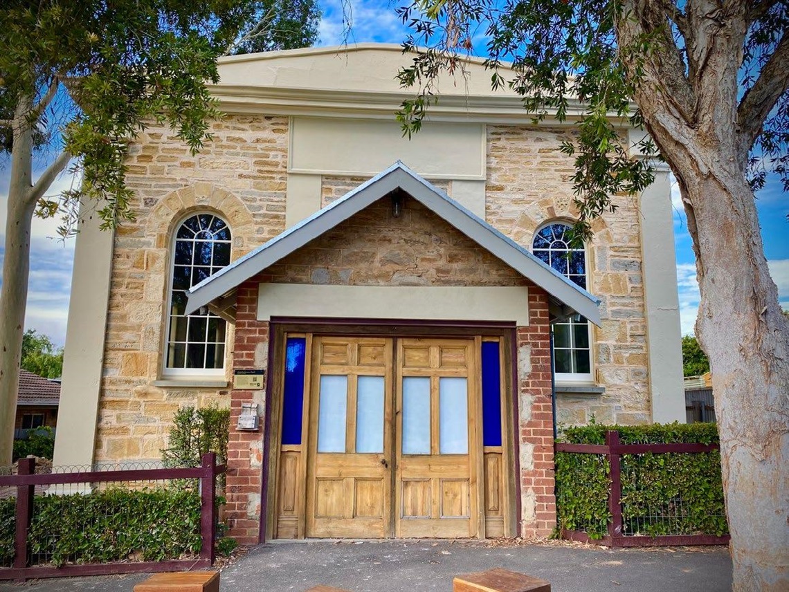 A picture of the tree-lined frontage of the heritage-listed 35 High Street, Willunga.