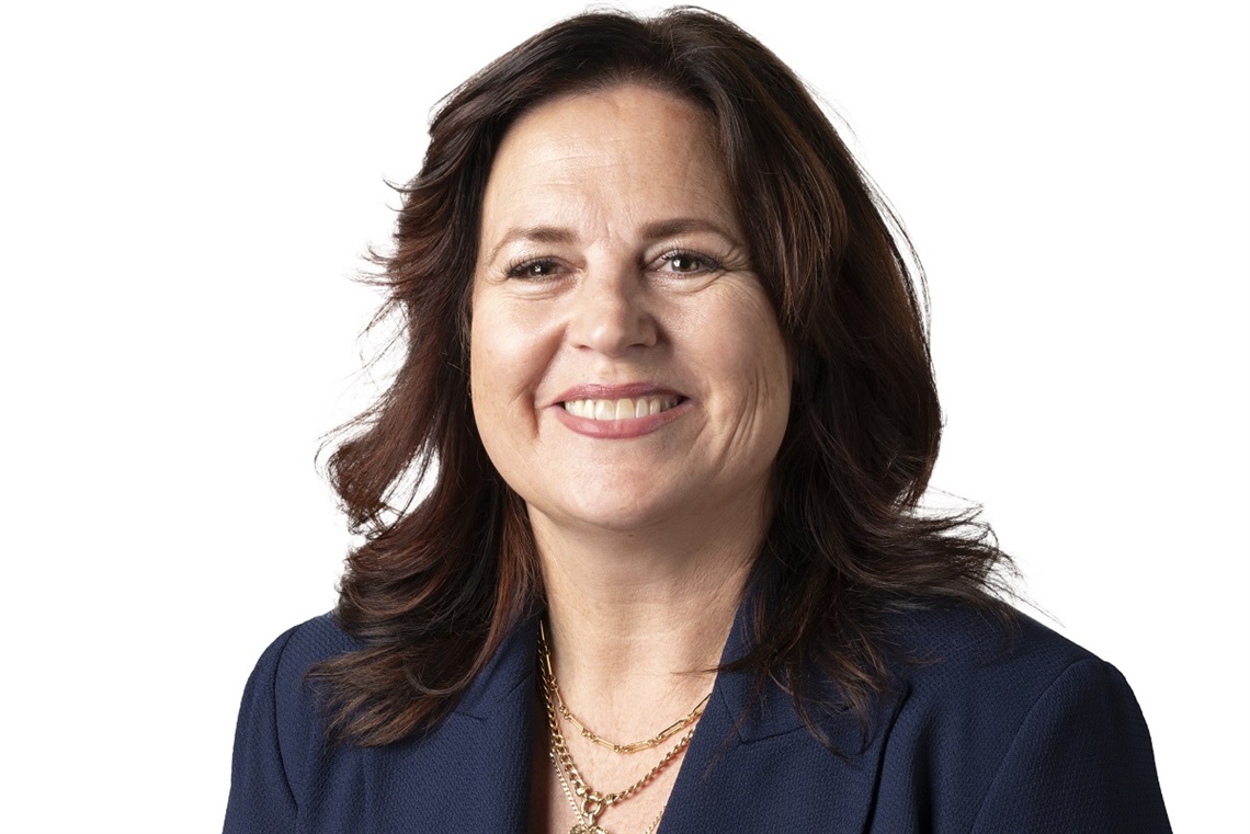 A smiling portrait of councillor Kim Davis wearing a blue jacket.