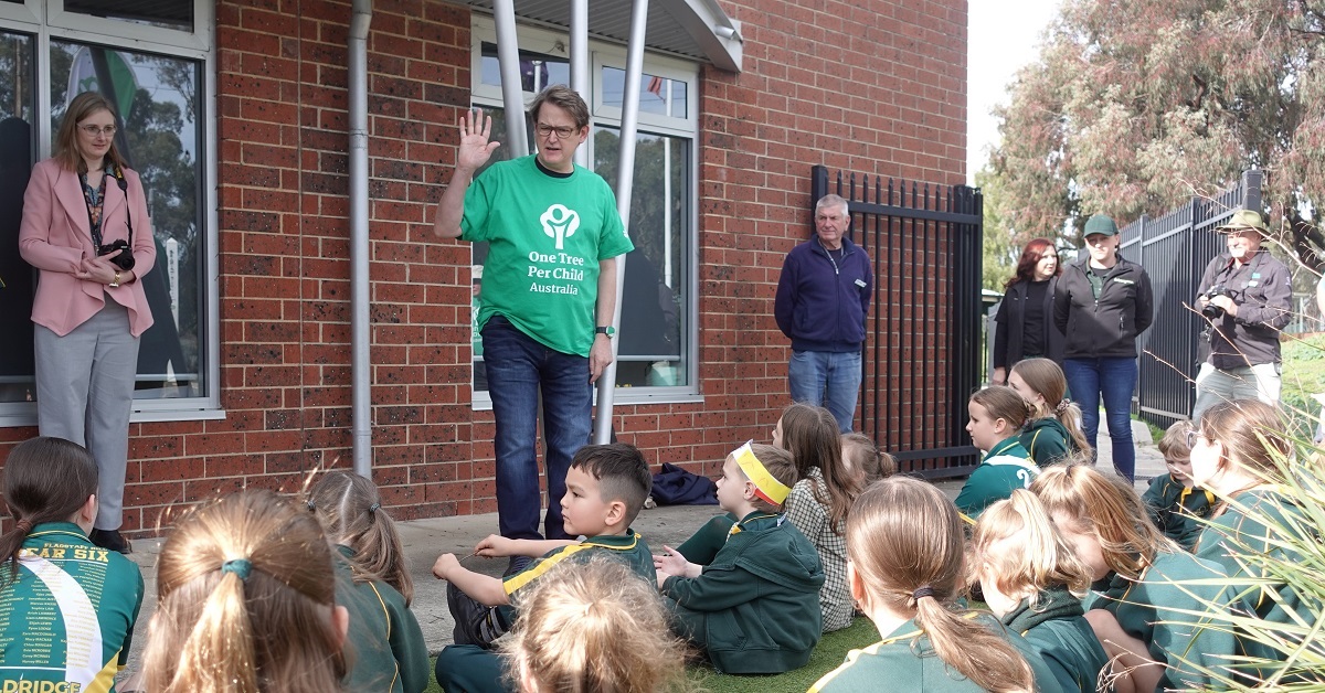 One Tree Per Child co-founder Jon Dee speaks to children at Flagstaff Hill Primary School.