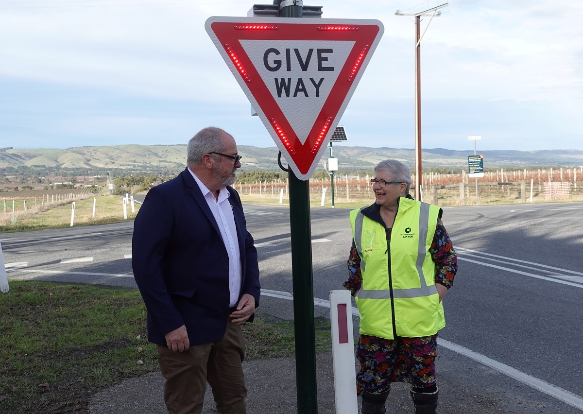 Leon Bignell MP and Onkaparinga Mayor Moira Were inspect the new RJAWS signage in McLaren Vale.